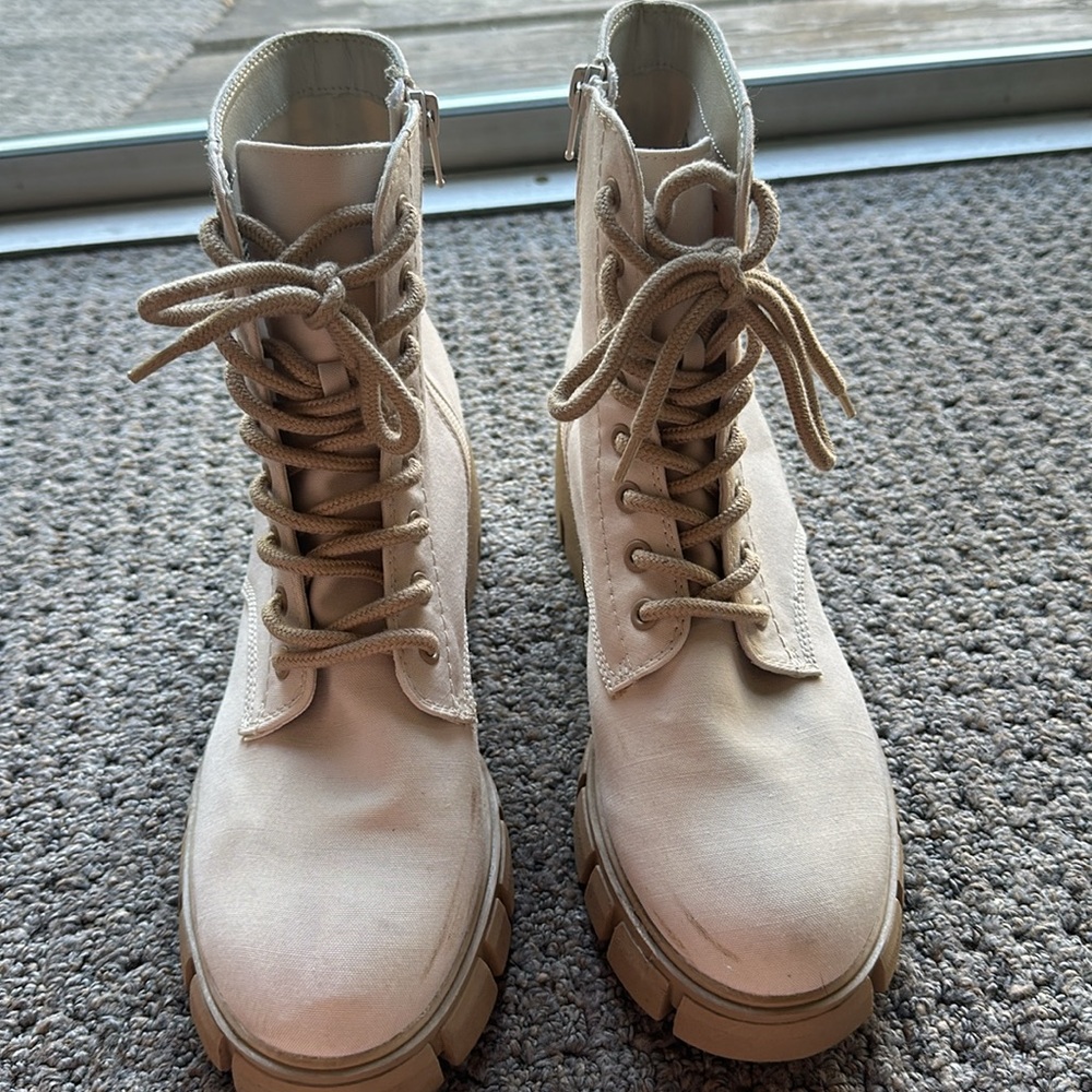 Universal Threads Boots - Picture 2 of 5